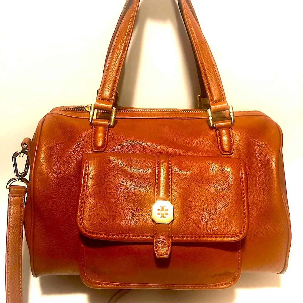 Tory Burch T Monogram Leather Barrel bag in Moose (Tan)